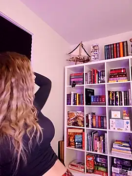 LilyOrion online show from 11/04/25, 01:16