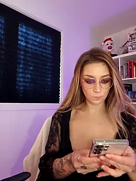 LilyOrion online show from 11/18/25, 08:57