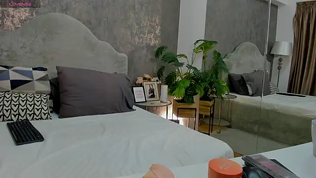 LisaCroft online show from 02/09/26, 06:28