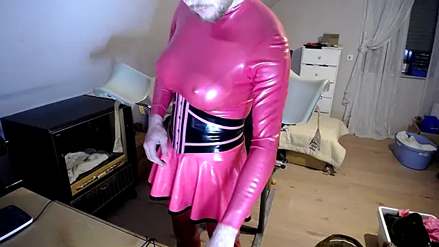 Snapshot of Kinkidani86 chatting on 10/09/25, 05:22 Kinkidani86 online show from 10/09/25, 05:22