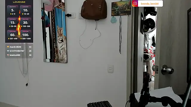 Snapshot of Brenda_Berck_ chatting on 02/21/25, 02:06 Brenda Berck online show from 02/21/25, 02:06