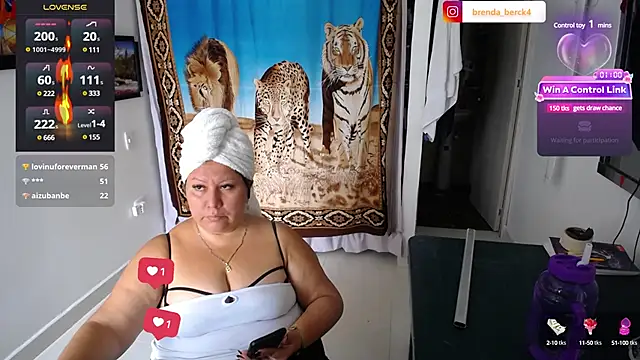 Snapshot of Brenda_Berck_ chatting on 03/05/25, 02:01 Brenda Berck online show from 03/05/25, 02:01
