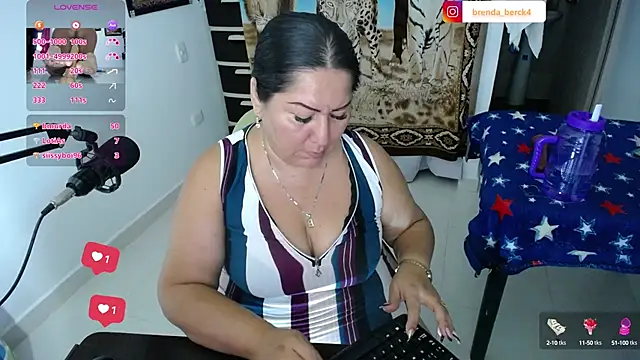Snapshot of Brenda_Berck_ chatting on 03/11/25, 01:59 Brenda Berck online show from 03/11/25, 01:59