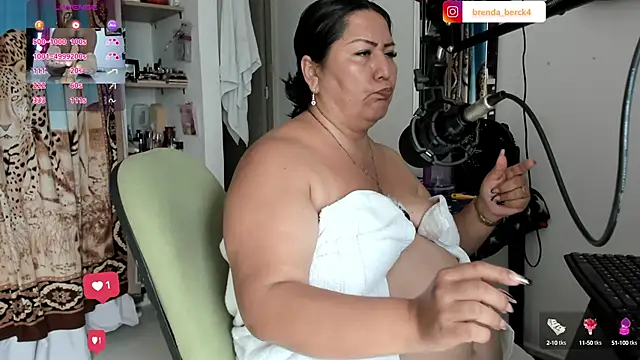 Snapshot of Brenda_Berck_ chatting on 03/11/25, 06:52 Brenda Berck online show from 03/11/25, 06:52