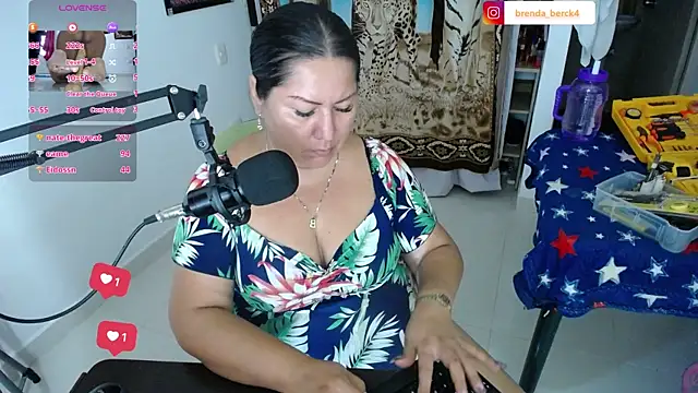 Snapshot of Brenda_Berck_ chatting on 03/13/25, 01:32 Brenda Berck online show from 03/13/25, 01:32