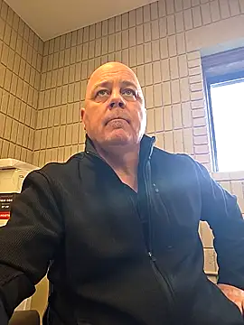 Snapshot of horny4you1 chatting on 10/28/25, 06:54 horny4you1 online show from 10/28/25, 06:54