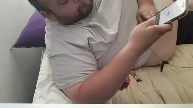 Snapshot of Pantychubs69 chatting on 10/11/25, 04:05 Pantychubs69 online show from 10/11/25, 04:05