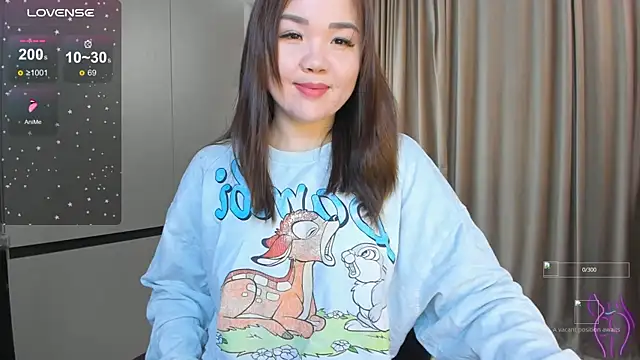 Snapshot of azure_moon2 chatting on 11/14/25, 01:43 azure moon2 online show from 11/14/25, 01:43