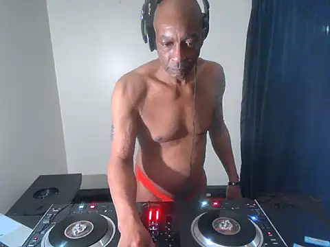 Snapshot of longdick4you8686 chatting on 02/23/25, 02:07 longdick4you8686 online show from 02/23/25, 02:07
