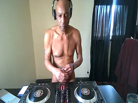 Snapshot of longdick4you8686 chatting on 02/28/25, 08:07 longdick4you8686 online show from 02/28/25, 08:07
