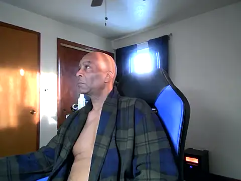 Snapshot of longdick4you8686 chatting on 03/10/25, 12:37 longdick4you8686 online show from 03/10/25, 12:37