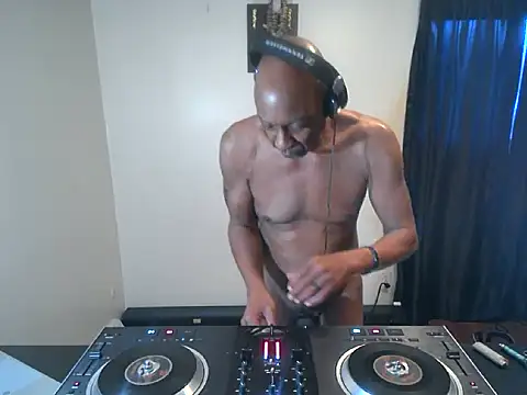 Snapshot of longdick4you8686 chatting on 03/21/25, 11:34 longdick4you8686 online show from 03/21/25, 11:34