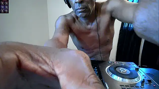Snapshot of longdick4you8686 chatting on 09/12/25, 09:59 longdick4you8686 online show from 09/12/25, 09:59