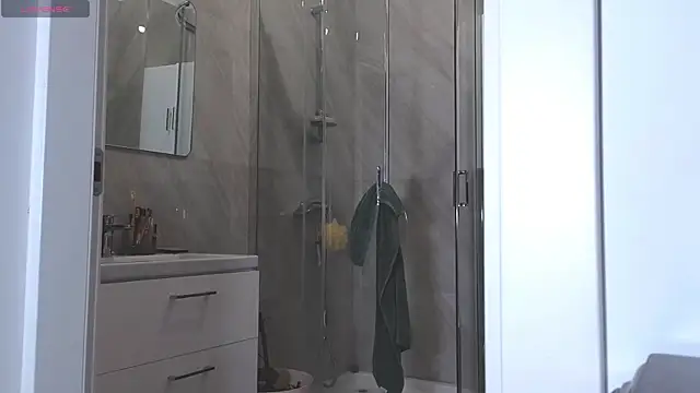 Snapshot of Sellena_love chatting on 10/28/25, 01:31 Sellena love online show from 10/28/25, 01:31