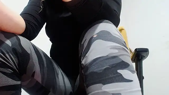 Snapshot of dalilasquirt1 chatting on 10/25/25, 11:40 dalilasquirt1 online show from 10/25/25, 11:40