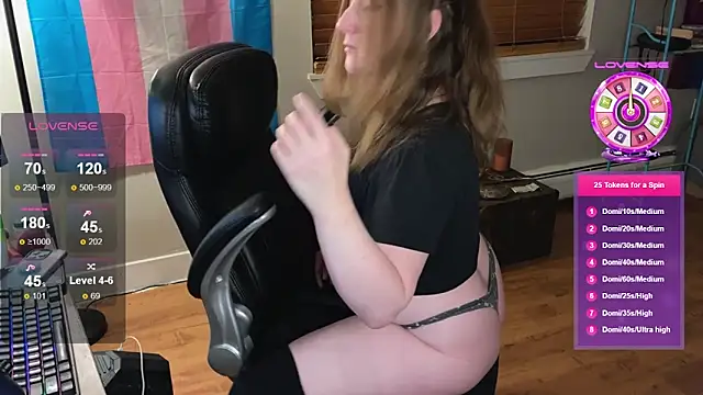 Snapshot of luluvaladon chatting on 10/24/25, 05:15 luluvaladon online show from 10/24/25, 05:15