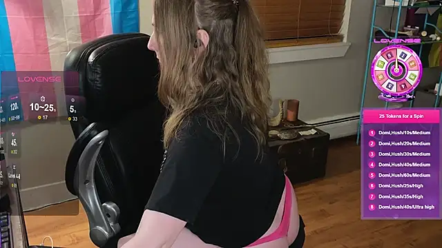 Snapshot of luluvaladon chatting on 11/21/25, 03:38 luluvaladon online show from 11/21/25, 03:38