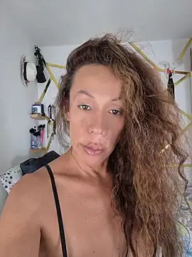YOURSDEBORA online show from 05/20/26, 10:27
