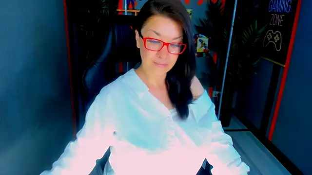 Snapshot of AnaMills chatting on 06/12/26, 10:19 AnaMills online show from 06/12/26, 10:19