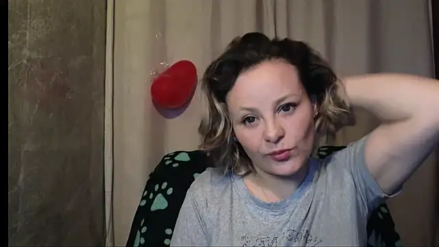 Snapshot of dagny-jo chatting on 02/25/25, 04:03 dagny-jo online show from 02/25/25, 04:03