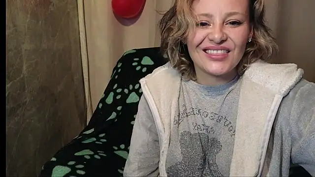 Snapshot of dagny-jo chatting on 02/27/25, 02:42 dagny-jo online show from 02/27/25, 02:42