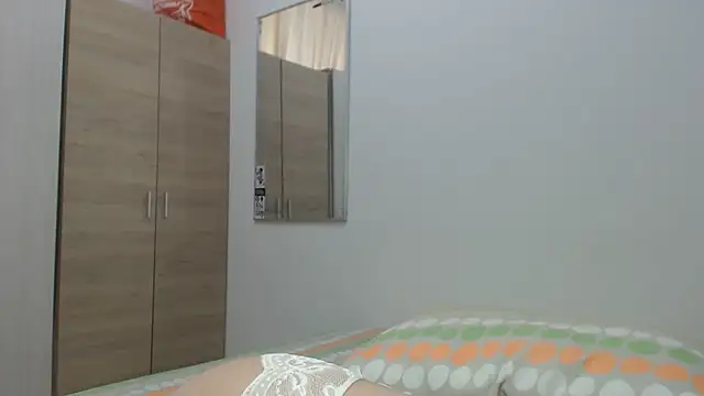 Snapshot of camilahot23 chatting on 01/31/25, 04:48 camilahot23 online show from 01/31/25, 04:48