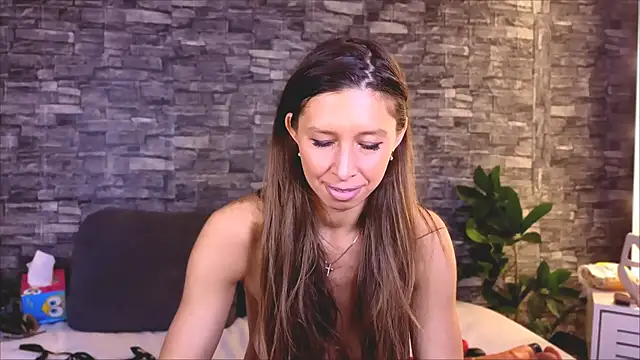 Snapshot of JennyPisik chatting on 10/04/25, 11:08 JennyPisik online show from 10/04/25, 11:08