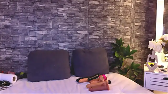 Snapshot of JennyPisik chatting on 11/14/25, 09:08 JennyPisik online show from 11/14/25, 09:08