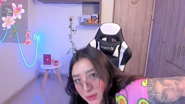 Snapshot of vaneelee chatting on 02/12/25, 02:35 vaneelee online show from 02/12/25, 02:35