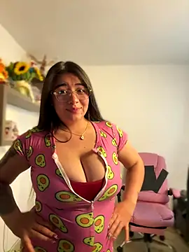 Snapshot of vaneelee chatting on 10/09/25, 02:31 vaneelee online show from 10/09/25, 02:31