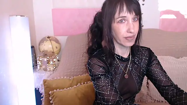 Snapshot of -carla- chatting on 12/11/24, 08:36 -carla- online show from 12/11/24, 08:36