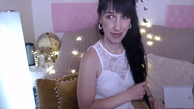 Snapshot of -carla- chatting on 12/22/24, 08:27 -carla- online show from 12/22/24, 08:27