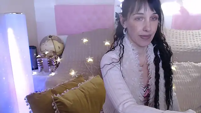 Snapshot of -carla- chatting on 12/26/24, 08:28 -carla- online show from 12/26/24, 08:28