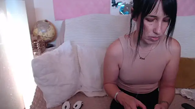 Snapshot of -carla- chatting on 10/08/25, 02:25 -carla- online show from 10/08/25, 02:25