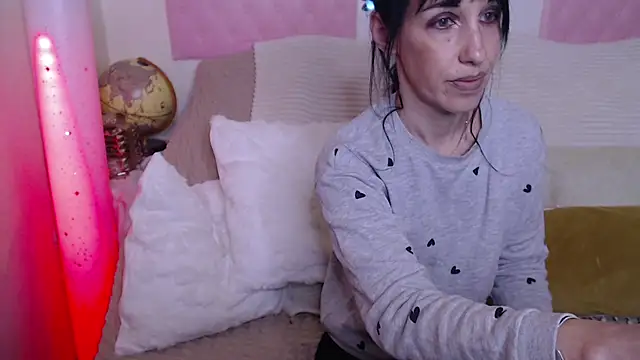 Snapshot of -carla- chatting on 10/31/25, 06:14 -carla- online show from 10/31/25, 06:14