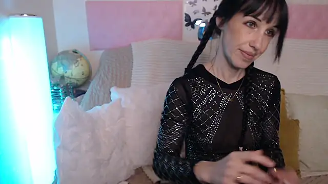 Snapshot of -carla- chatting on 11/03/25, 06:03 -carla- online show from 11/03/25, 06:03