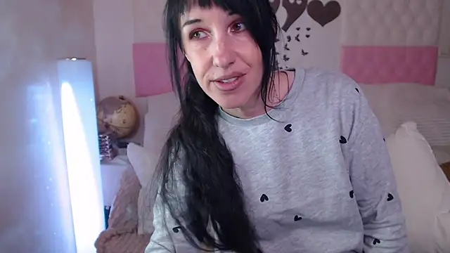 Snapshot of -carla- chatting on 11/20/25, 06:13 -carla- online show from 11/20/25, 06:13