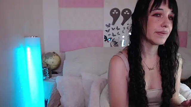 Snapshot of -carla- chatting on 11/27/25, 06:15 -carla- online show from 11/27/25, 06:15