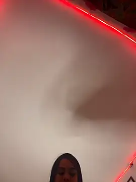 Snapshot of Emma_Brown_12 chatting on 10/28/25, 08:44 Emma Brown 12 online show from 10/28/25, 08:44