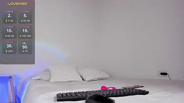 Snapshot of sophia_clark1 chatting on 09/17/25, 05:03 sophia clark1 online show from 09/17/25, 05:03