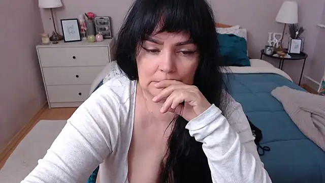 Snapshot of LeveMe2Nightt chatting on 11/25/25, 01:11 LeveMe2Nightt online show from 11/25/25, 01:11