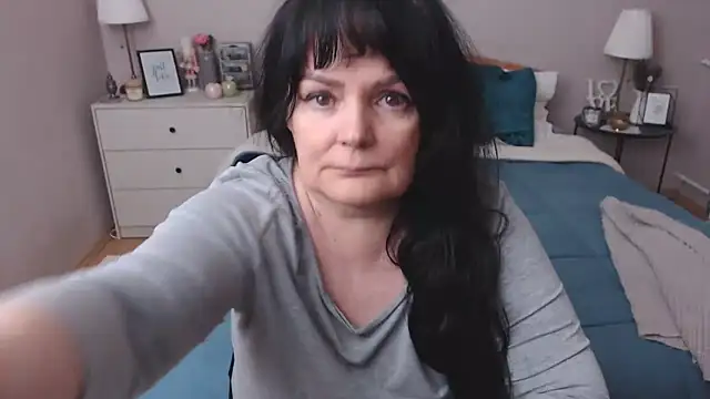 Snapshot of LeveMe2Nightt chatting on 12/22/25, 01:08 LeveMe2Nightt online show from 12/22/25, 01:08