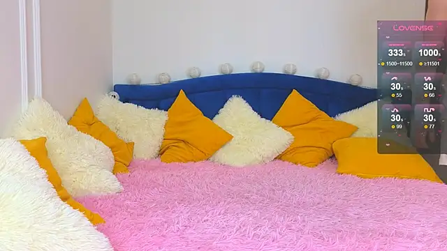 Snapshot of LandelRay chatting on 12/15/25, 04:11 LandelRay online show from 12/15/25, 04:11