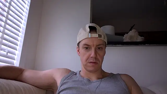 Snapshot of ploki2180 chatting on 11/23/25, 02:17 ploki2180 online show from 11/23/25, 02:17