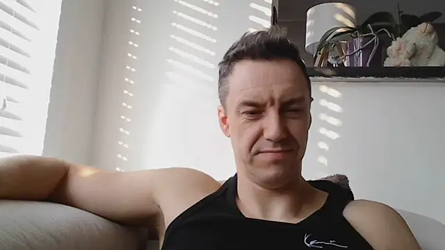 Snapshot of ploki2180 chatting on 03/21/26, 06:40 ploki2180 online show from 03/21/26, 06:40