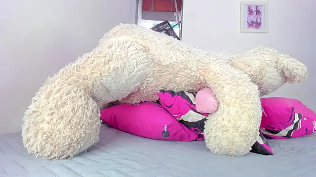 briitany hot online show from 12/17/25, 06:03