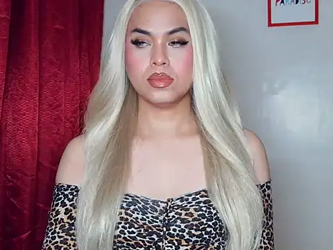 Snapshot of MistressLuna1 chatting on 11/16/25, 08:47 MistressLuna1 online show from 11/16/25, 08:47