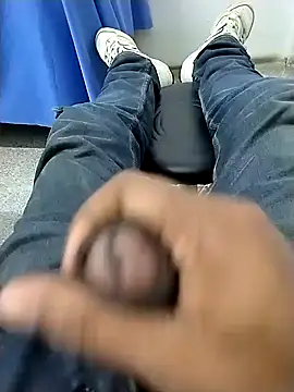 Snapshot of Theplesure007 chatting on 02/18/25, 12:39 Theplesure007 online show from 02/18/25, 12:39