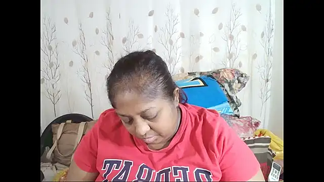 Snapshot of Indiantasha chatting on 09/29/25, 04:01 Indiantasha online show from 09/29/25, 04:01