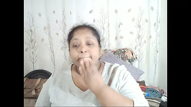 Snapshot of Indiantasha chatting on 10/01/25, 04:02 Indiantasha online show from 10/01/25, 04:02